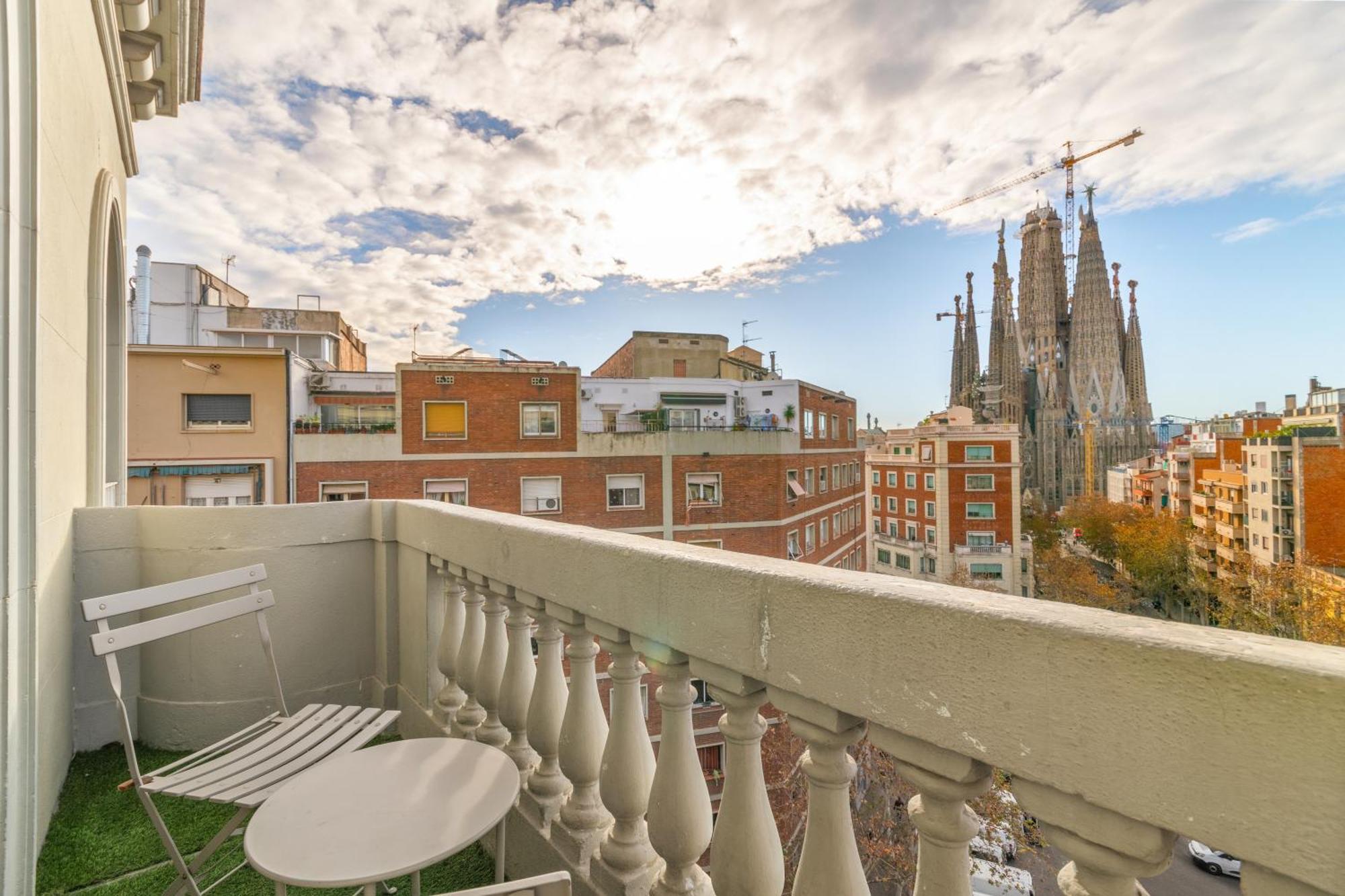 Suite Home Sagrada Familia Barcelona Bagian luar foto